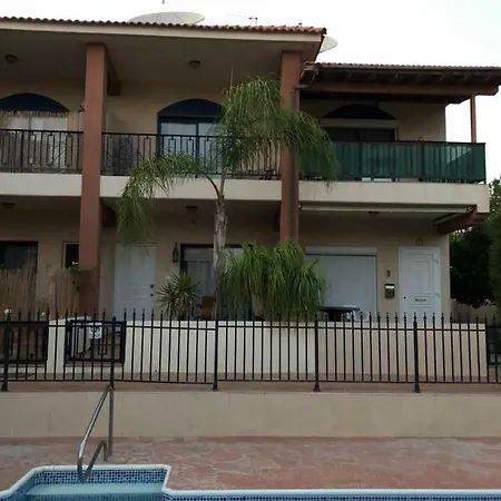 Tryfonos Garden Vakantiehuis